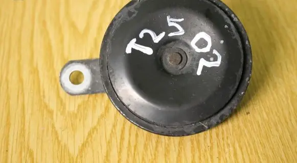 Toyota Avensis T250 Horn signal