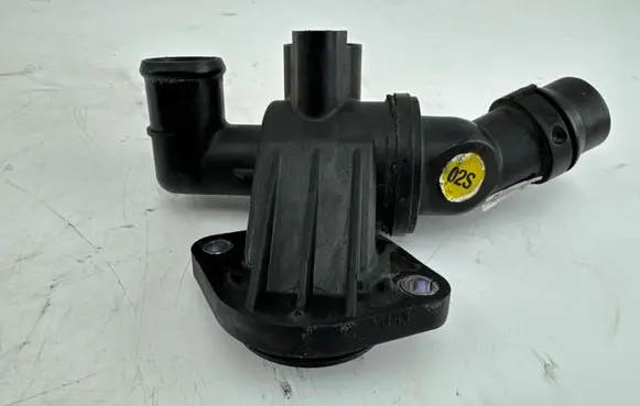 Volkswagen Golf VI Thermostat housing 06F121111H