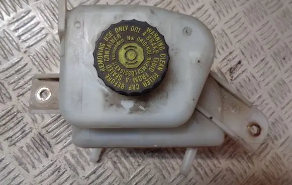 Toyota Yaris Brake fluid reservoir 03350887081
