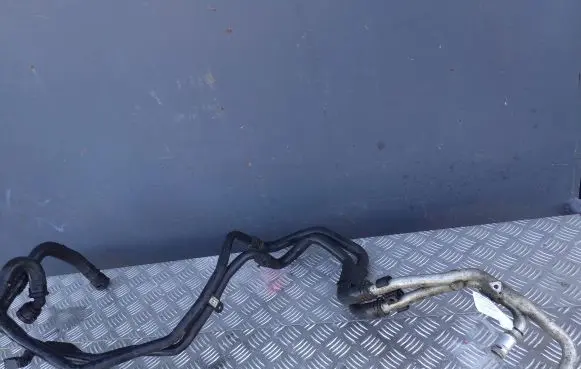 Engine coolant pipe/hose