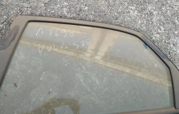 Volvo S80 Rear door window glass