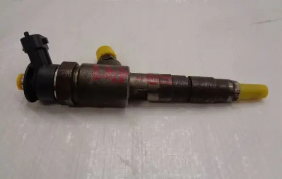 Peugeot 207 Fuel injector 0445110339