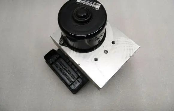 Mercedes-Benz SLK R171 ABS Pump A0345455932 0345455932