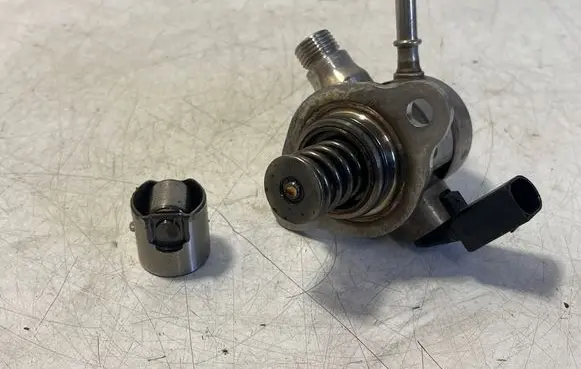 Audi Q3 F3 Fuel injection high pressure pump 05E127027J