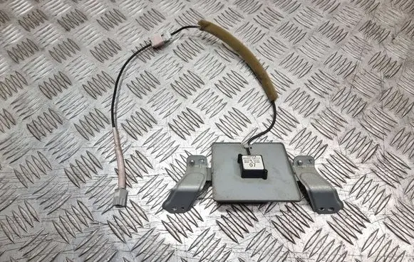 Toyota Corolla Verso E121 Aerial GPS antenna 8686064010