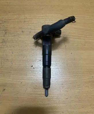 Subaru Outback Fuel injector 16613AA040 2957000230