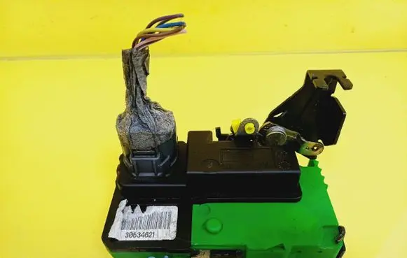 Volvo S60 Front door lock
