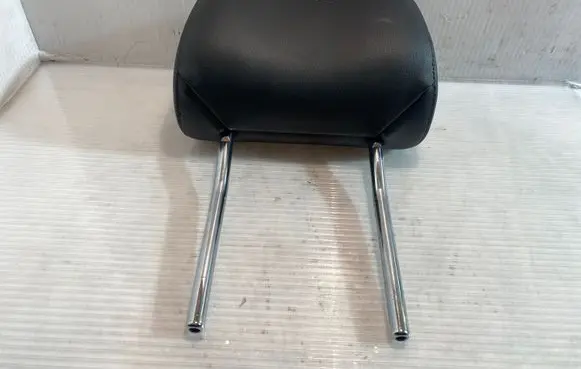 Audi Q7 4L Front seat headrest 