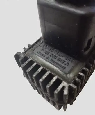 Opel Zafira B Glow plug pre-heat relay 51299018 55354141