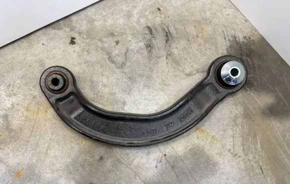 Ford Mustang VI Rear upper control arm/wishbone 5K743
