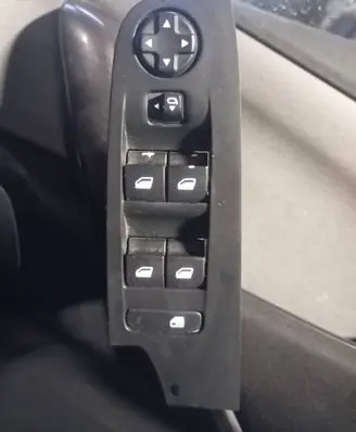 Citroen C4 II Picasso Electric window control switch C0F0R01059A 96788273ZD 1002555005