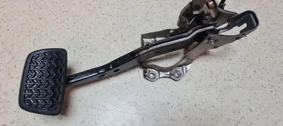 Lexus CT 200H Brake pedal 8951047050
