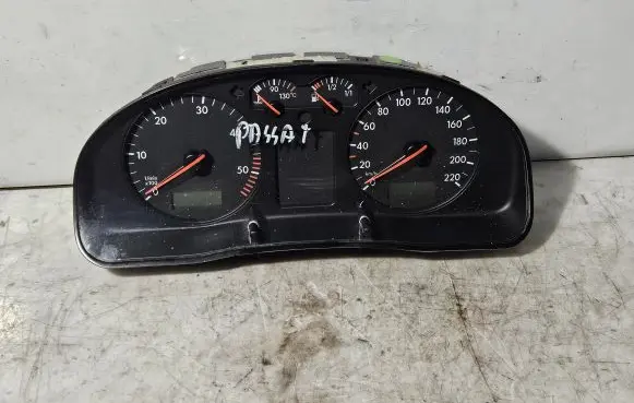 Volkswagen PASSAT B5 Speedometer (instrument cluster) 3B0919881N