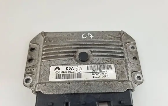 Dacia Duster Engine control unit/module 237100740R 237101830R
