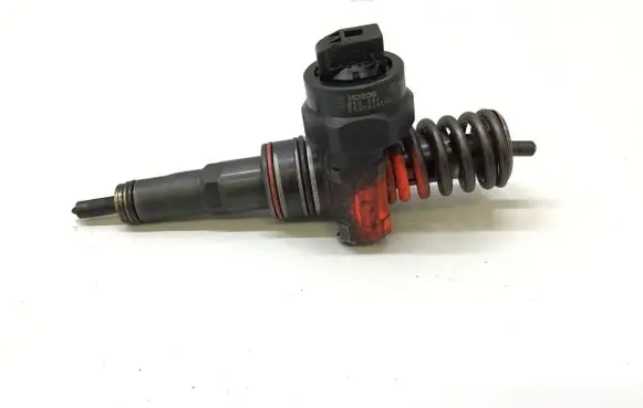 Volkswagen Golf IV Fuel injector 038130073J