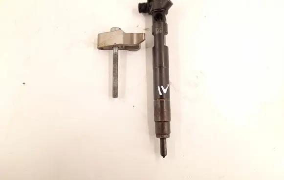 Mercedes-Benz SLK R172 Fuel injector 6510702887 A6510702887