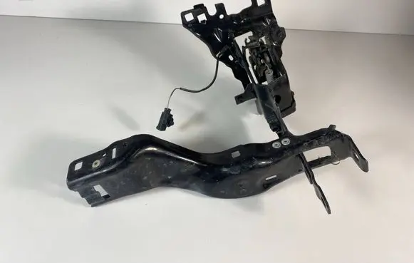 BMW 7 G11 G12 Headlight/headlamp mounting bracket 7357213 2207160