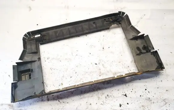 Radiator cooling fan shroud