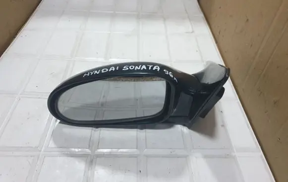 Hyundai Sonata Front door electric wing mirror E13010080