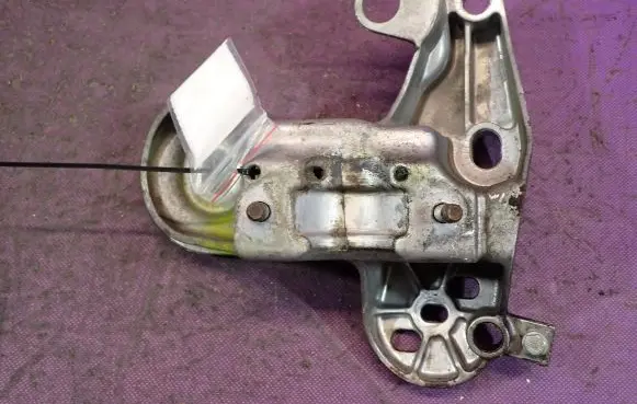 Audi A4 S4 B5 8D Engine mounting bracket 4B0199352A