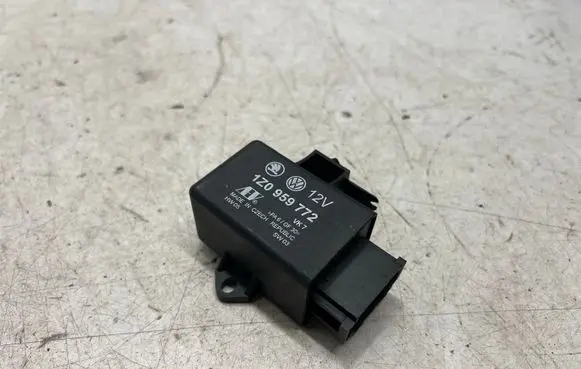 Volkswagen PASSAT B6 Seat heating relay 1Z0959772