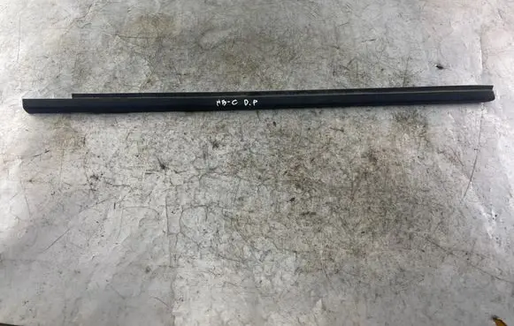 Mercedes-Benz C W202 Rubber seal front door window/glass 