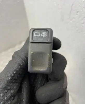 Volvo S70 V70 V70 XC Windscreen/window heater switch 9162952 96W52K