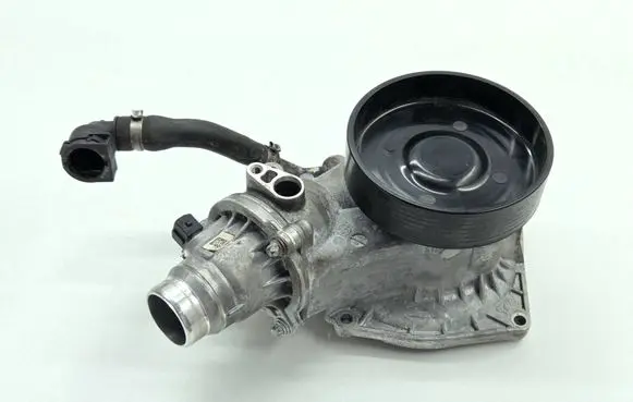BMW M5 F90 Water pump 8074234 7852344 11518074234