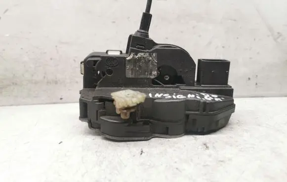Opel Insignia A Front door lock 3023803E01S
