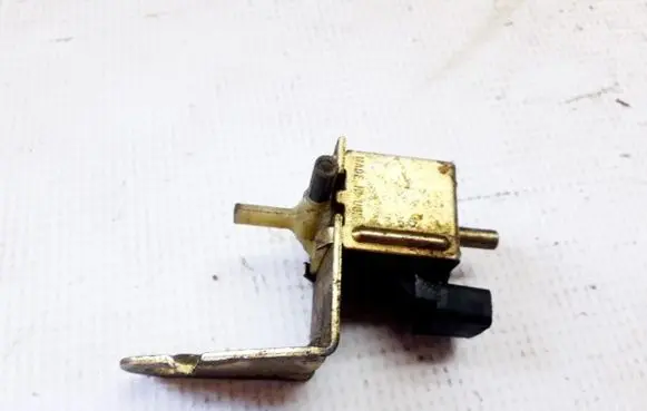 Audi A6 S6 C4 4A Turbo solenoid valve 437906283a
