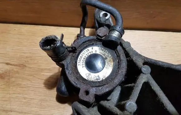 Renault Laguna I Power steering pump 7700823735f