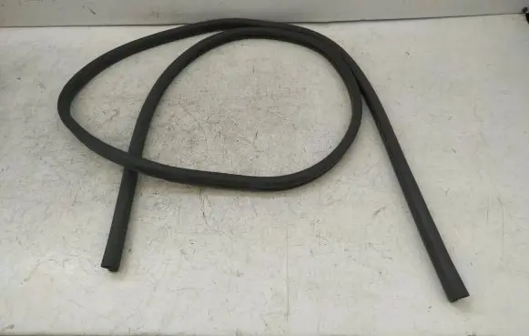 BMW 7 E65 E66 Engine compartment rubber 