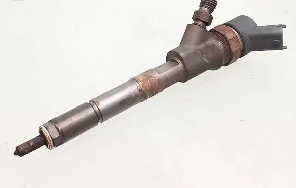 Toyota Auris 150 Fuel injector 0445110221 2367033040