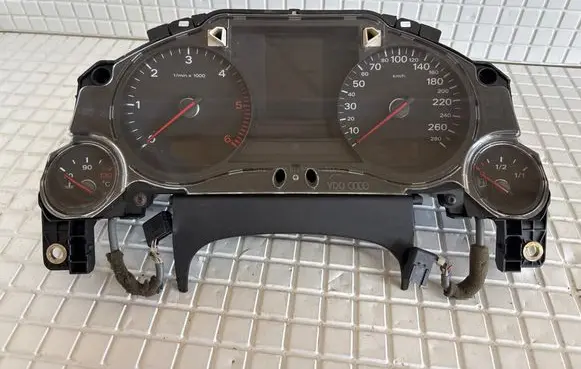 Audi A8 S8 D3 4E Speedometer (instrument cluster) 4E0920900F 110080101008