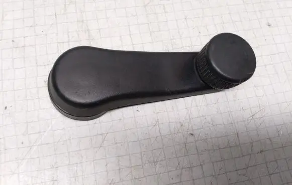 Volkswagen Golf III Front door window winding handle 1H0837581C