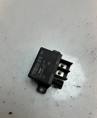 Mercedes-Benz E W211 Charging relay 0025423819
