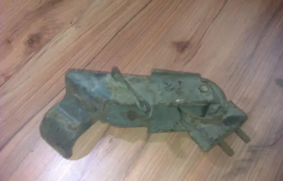 Engine mount bracket