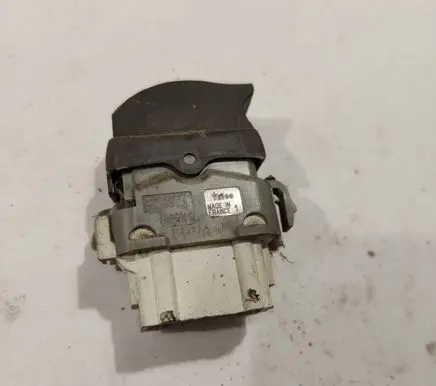 Renault Scenic II - Grand scenic II Electric window control switch 315029A