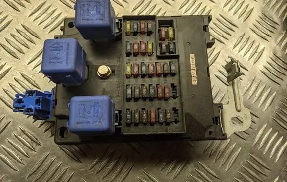 Nissan Almera Fuse box set 243501N000F