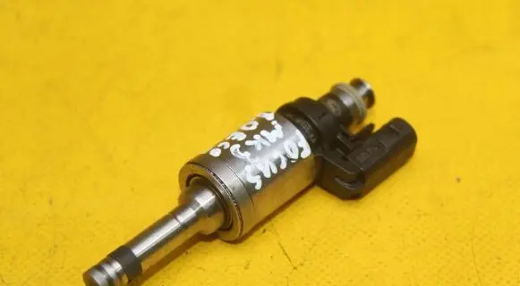 Ford Focus Fuel injector DM5G-9F593-AA