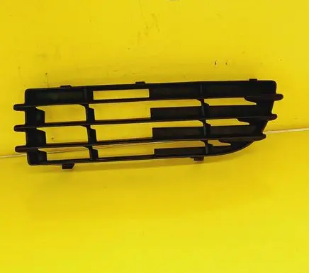 Mitsubishi Colt Front bumper lower grill MN105193