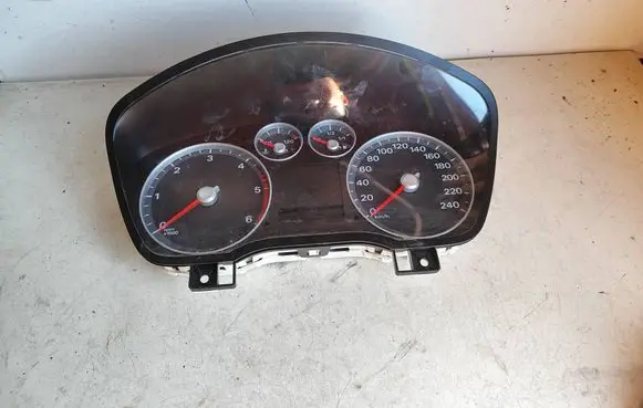 Ford Focus Speedometer (instrument cluster) 7M5T10849GB