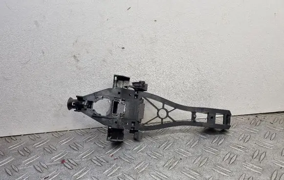 Rear door exterior handle/bracket