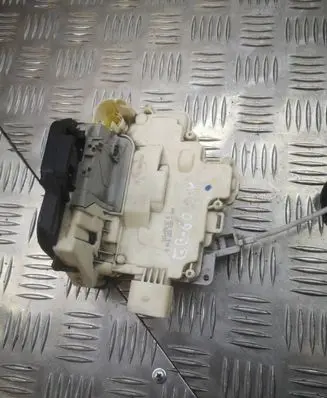 Audi A3 S3 A3 Sportback 8P Front door lock 4F2837016B