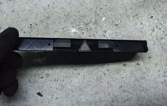 Opel Astra H Hazard light switch 13100105 03758075