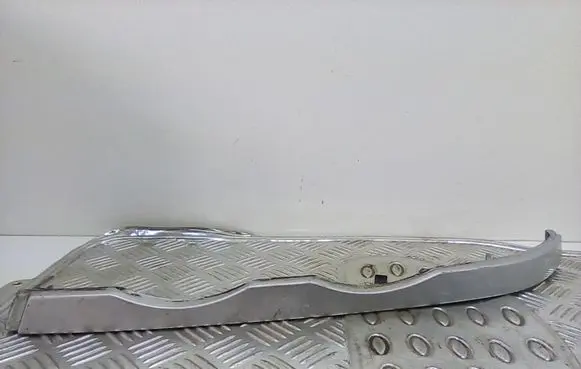 BMW 3 E46 Under headlight/headlamp trim 8208481