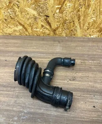 Ford Focus Air intake hose/pipe 72100865