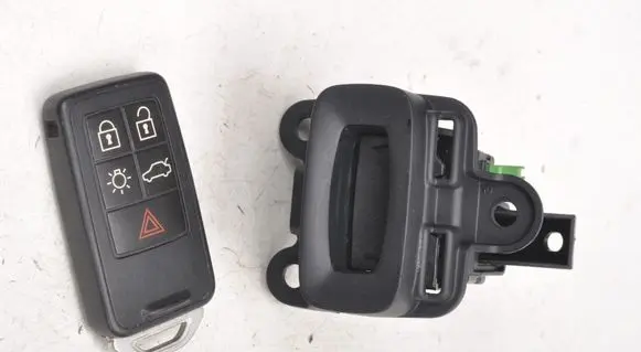 Volvo S60 Ignition key/card AH4N-15607-AE