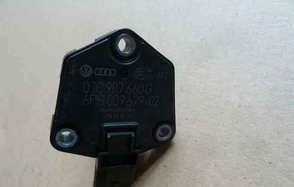 Audi A1 Oil level sensor 03C907660G