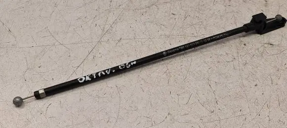 Skoda Octavia Mk2 (1Z) Engine bonnet/hood lock release cable 1Z1823531B